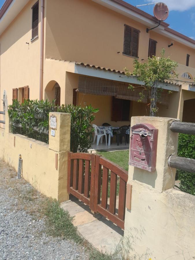 Villa Su Due Livelli Super Accessoriata Sant'Anna Arresi Luaran gambar